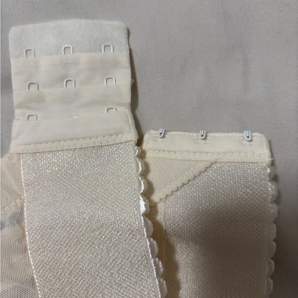 Strapless Bra Bustier 40B. Ivory Floral Lace. SKU 4 - Picture 4 of 8